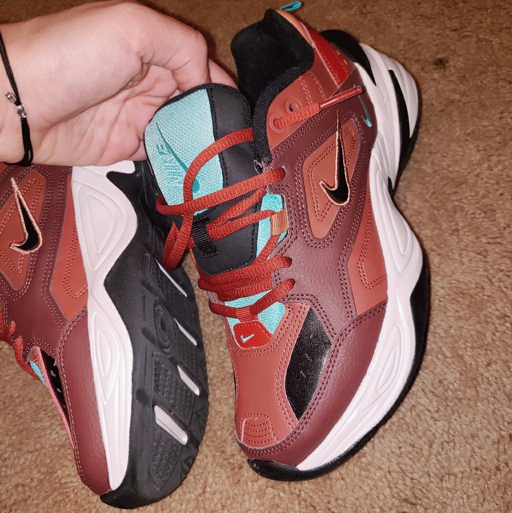 Nike shoes - Picture 2 of 5
